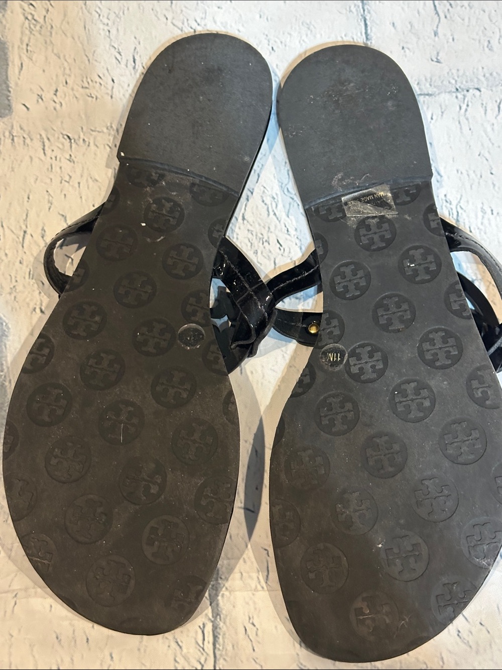 Tory Burch Black Patent Miller Thong Sandals with Round Cutout Medallion - Picture 6 of 7